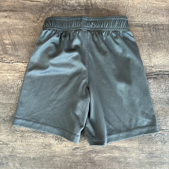Under Armour size 5 Charcoal Gray Performance Shorts - Picture 5 of 5